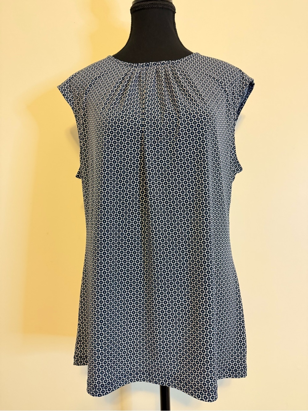 Liz Claiborne Navy & White Circle-Print Cap-Sleeve Blouse w Silver Accent